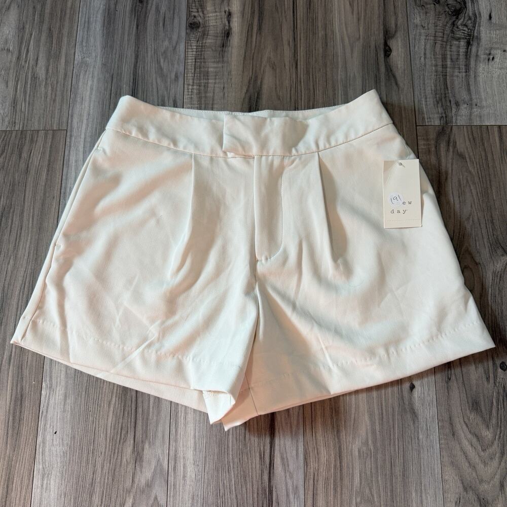 A New Day Women’s Shorts Size 8 White/ Ivory Stretch High Rise Dress Shorts NWT